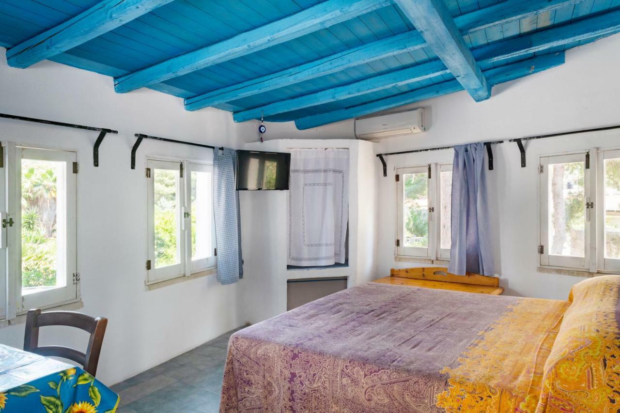 Casa Vacanze Capurre "Trulli E Pajare A Due Passi Dal Pizzo" غالّيبولي المظهر الخارجي الصورة